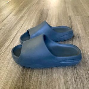 Yeseys size 5 black